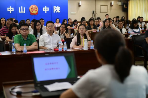 8、中山法院系统家事调解员、调查员、心理咨询师、社区调解员、家事法官等听课.jpg