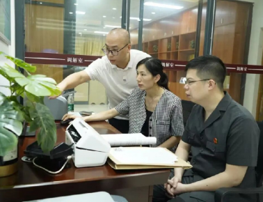 中国审判聚焦中山：岐江“枫”红