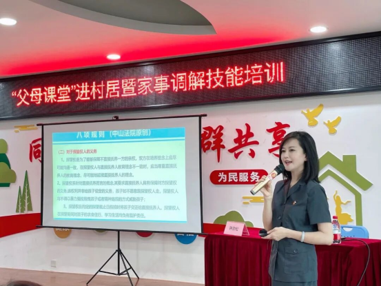 0703中国审判:钟劲松 做守护万家灯火的司法“劲松”(1)1296.png